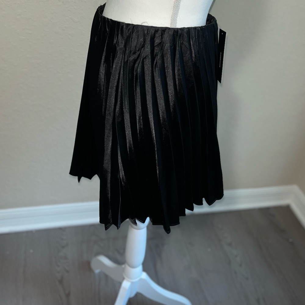 Lulus ‘Feeling Snazzy’ Black Satin Pleated Mini Skirt, NWT - Picture 3 of 8